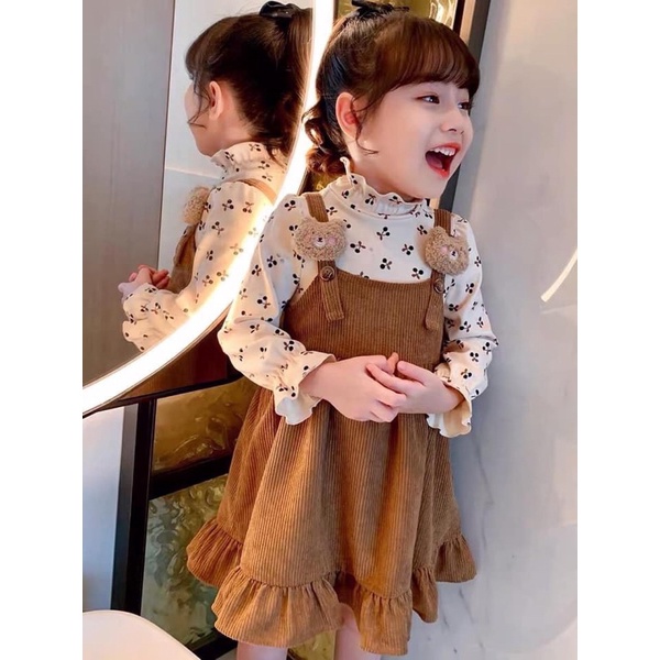 Váy yếm nhung nâu gắn gấu bé gái
