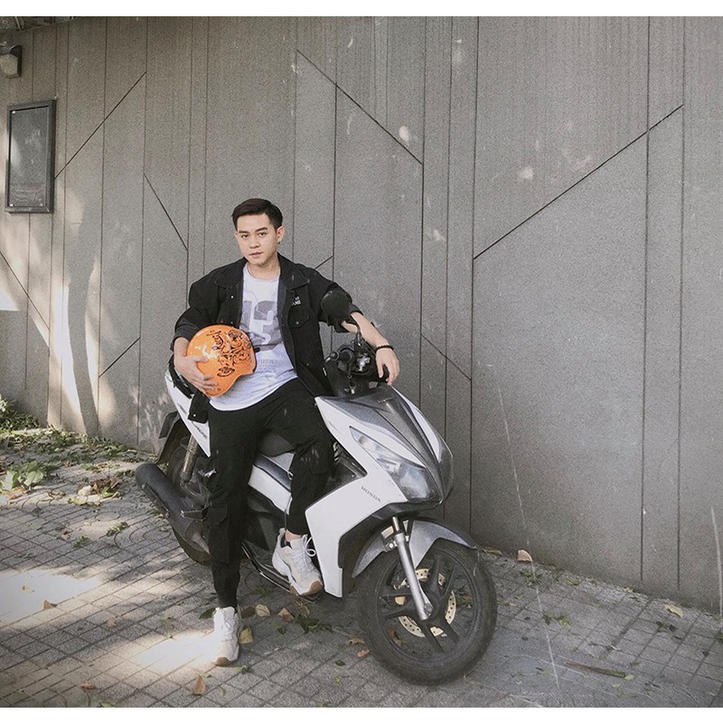 Nón bảo hiểm 3/4 Royal M139 có kính âm V7 bóng