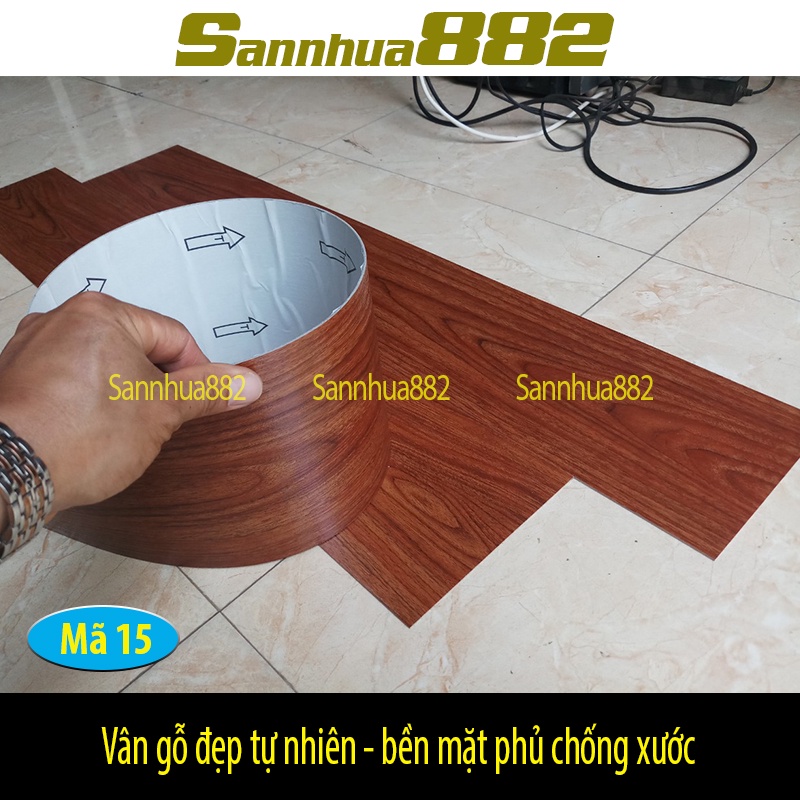 Miếng dán nền giả gỗ vân đẹp sẵn keo tự dính nhựa nguyên sinh hàng loại 1 chống nước mã 15 màu đỏ