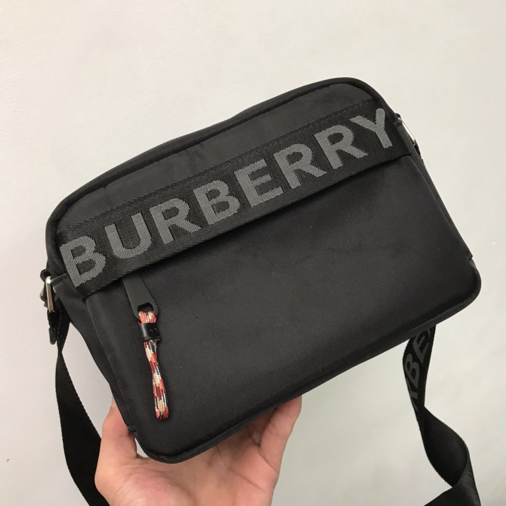 Túi đeo chéo nam thời trang trơn màu cá tính Burberry BBR