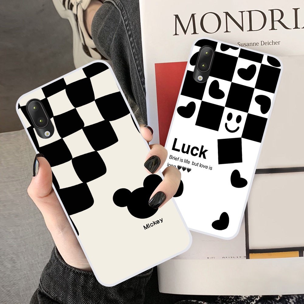 Ốp Vsmart Star in hình sọc caro, họa tiết đen trắng dễ thương