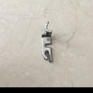 Chân vịt cuốn biên máy may con bướm