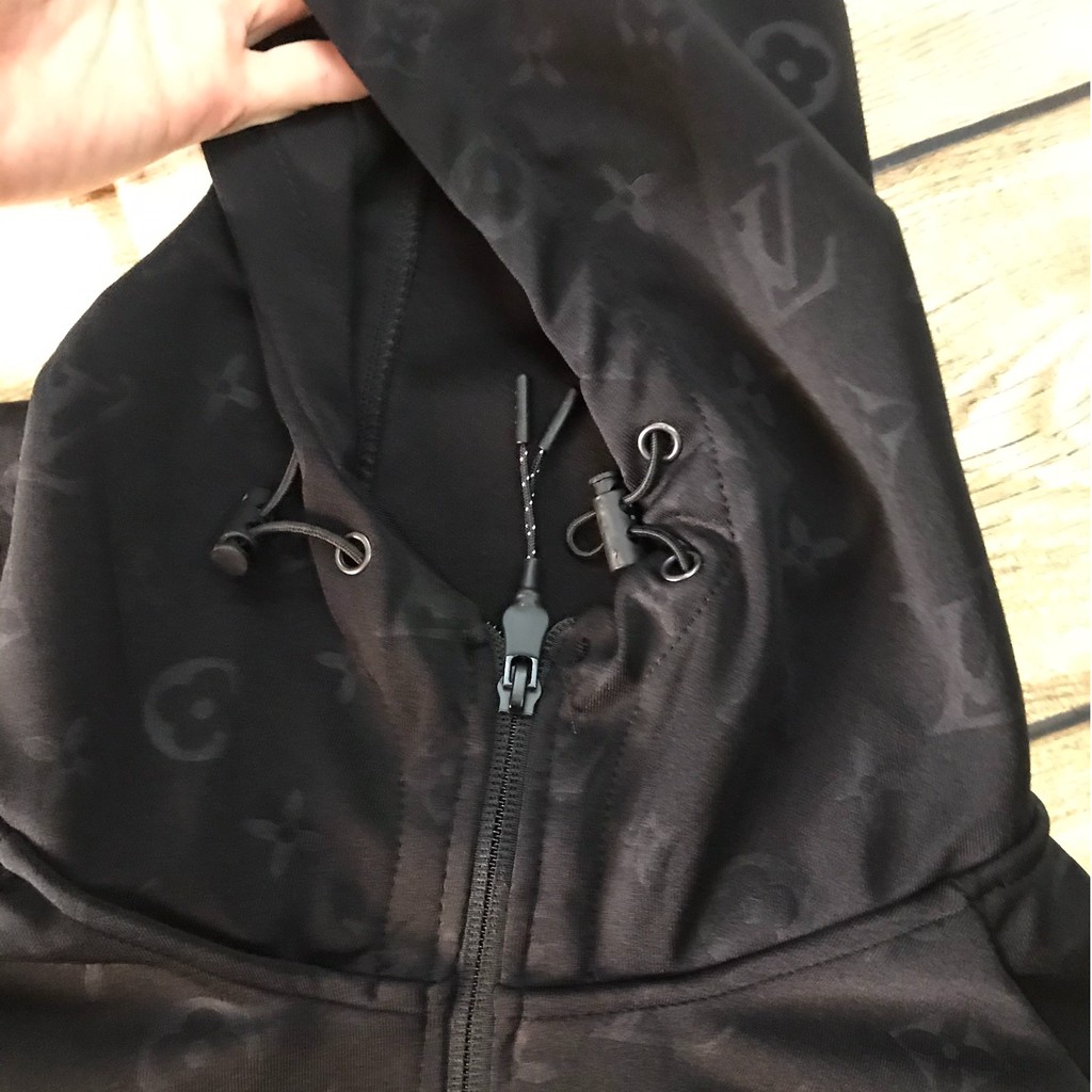 Áo khoác chống nắng nam nữ họa tiết LV cao cấp dày dặn, co dãn 4 chiều, có túi khóa chống nắng tốt | BigBuy360 - bigbuy360.vn