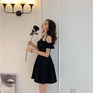 Váy xoè trễ vai màu đen