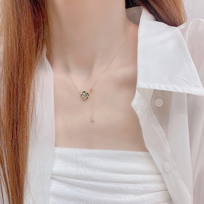 Vòng cổ hình hoa hồng đơn giản sang trọng dành cho nữ