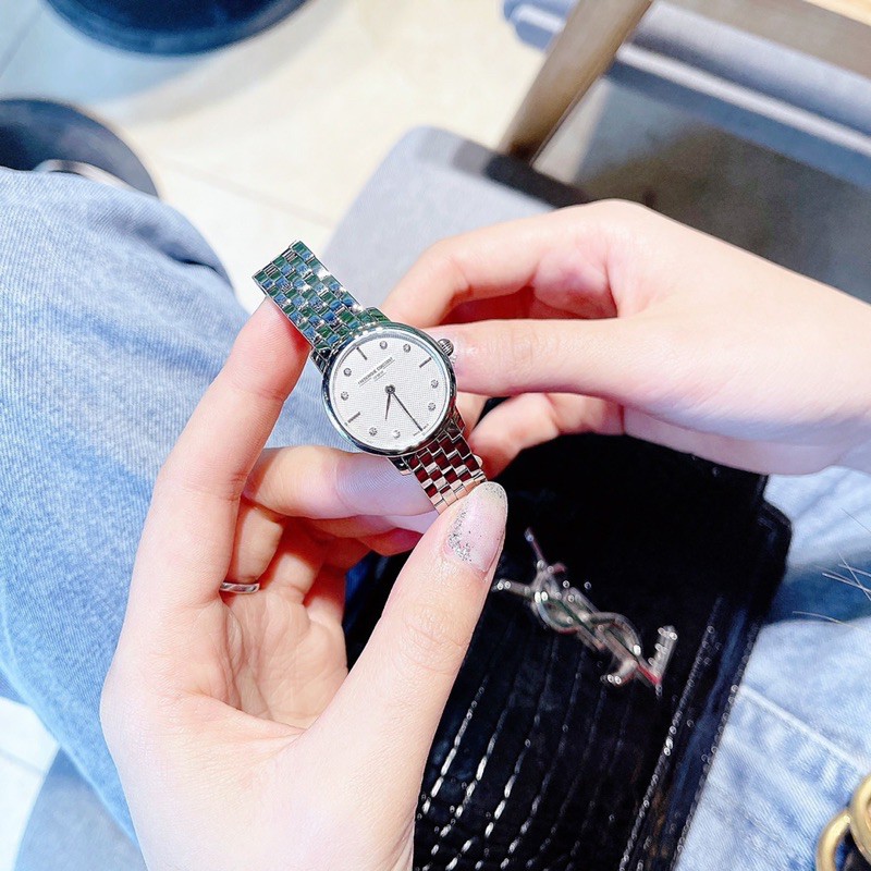Đồng hồ nữ Frederique Constant case nhỏ xinh dành cho các nàng tay tấm nha !! .