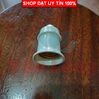 Đui xoáy sản xuất từ nhựa đạt tiêu chuẩn. Hạn chế chập cháy, vỡ