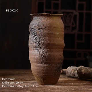 Bình gốm da đá cắm hoa và trang trí showroom phòng khách