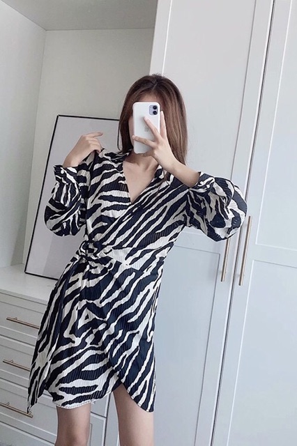 Váy da báo và ngựa vằn