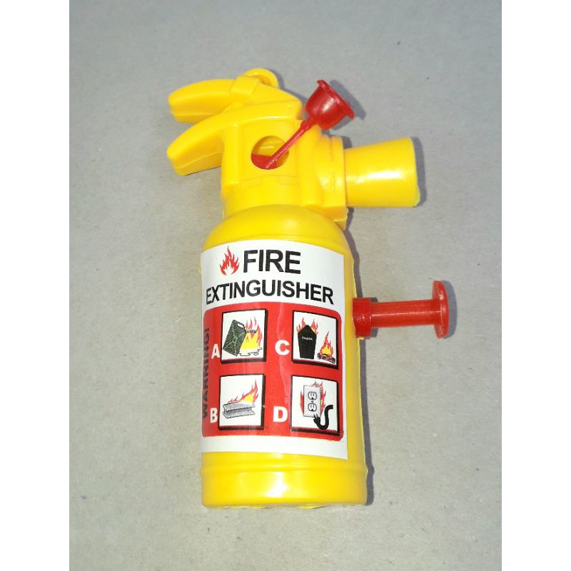 Một chiếc bình cứu hỏa mini xịt nước bằng nhựa cao 10cm