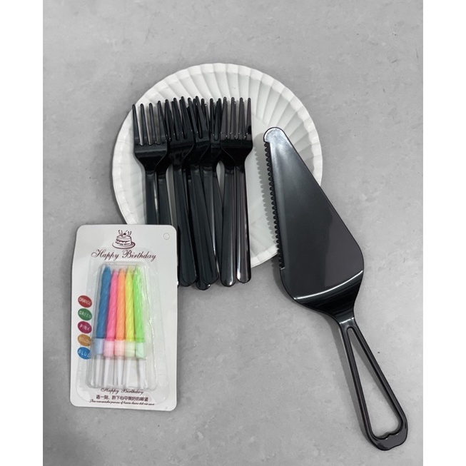 Sỉ 5 bộ dao, đĩa, xiên, nến sinh nhật tiện lợi. Gồm 10 đĩa, 10 xiên, 10 nến, 1 dao. Phụ kiện bánh kem, bánh sinh nhật