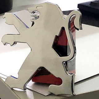 Logo Sư Tử Dán Nổi Đuôi Xe Peugeot