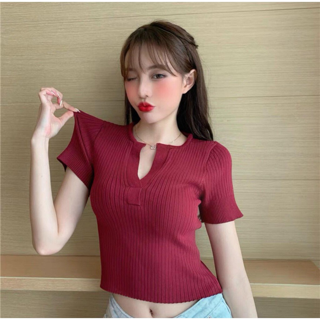 Áo Thun Gân Xẻ Cổ Tim