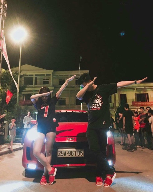 Sandal adilette dành cho nam và nữ