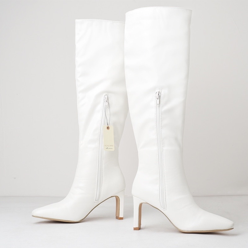Boots cao cổ màu trắng gót dẹt cao 8cm hàng xuất dư