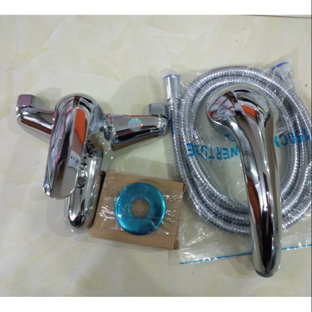 Sen tắm lắp bình nước nóng