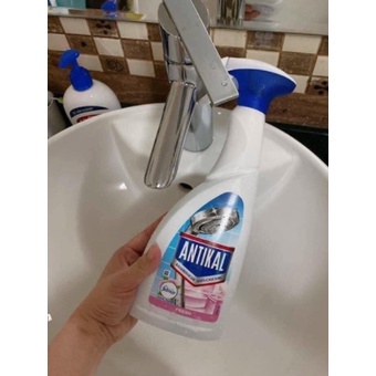 Antikal - Chai xịt dung dịch tẩy cặn bám trên inox trong nhà tắm Febreze hương hoa 700ml - hàng nhập khẩu Đức