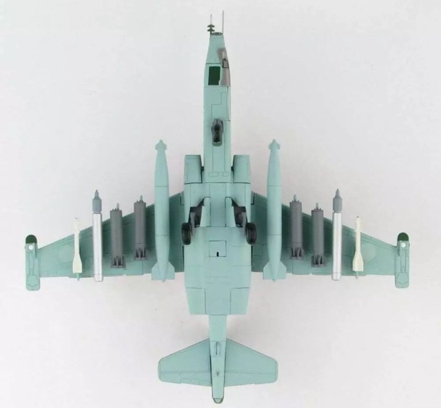 Mô hình Hobby Master 1:72 máy bay Sukhoi Su-25 của Không quân Nga “Red 24” tại Syria, Latakia 2011