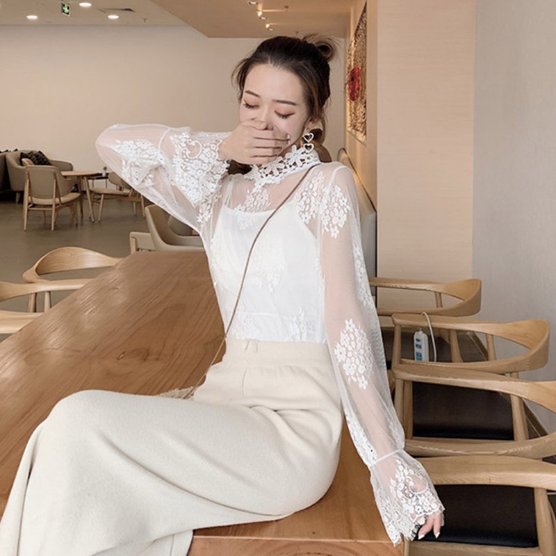 Áo thun nữ cổ đứng phối ren