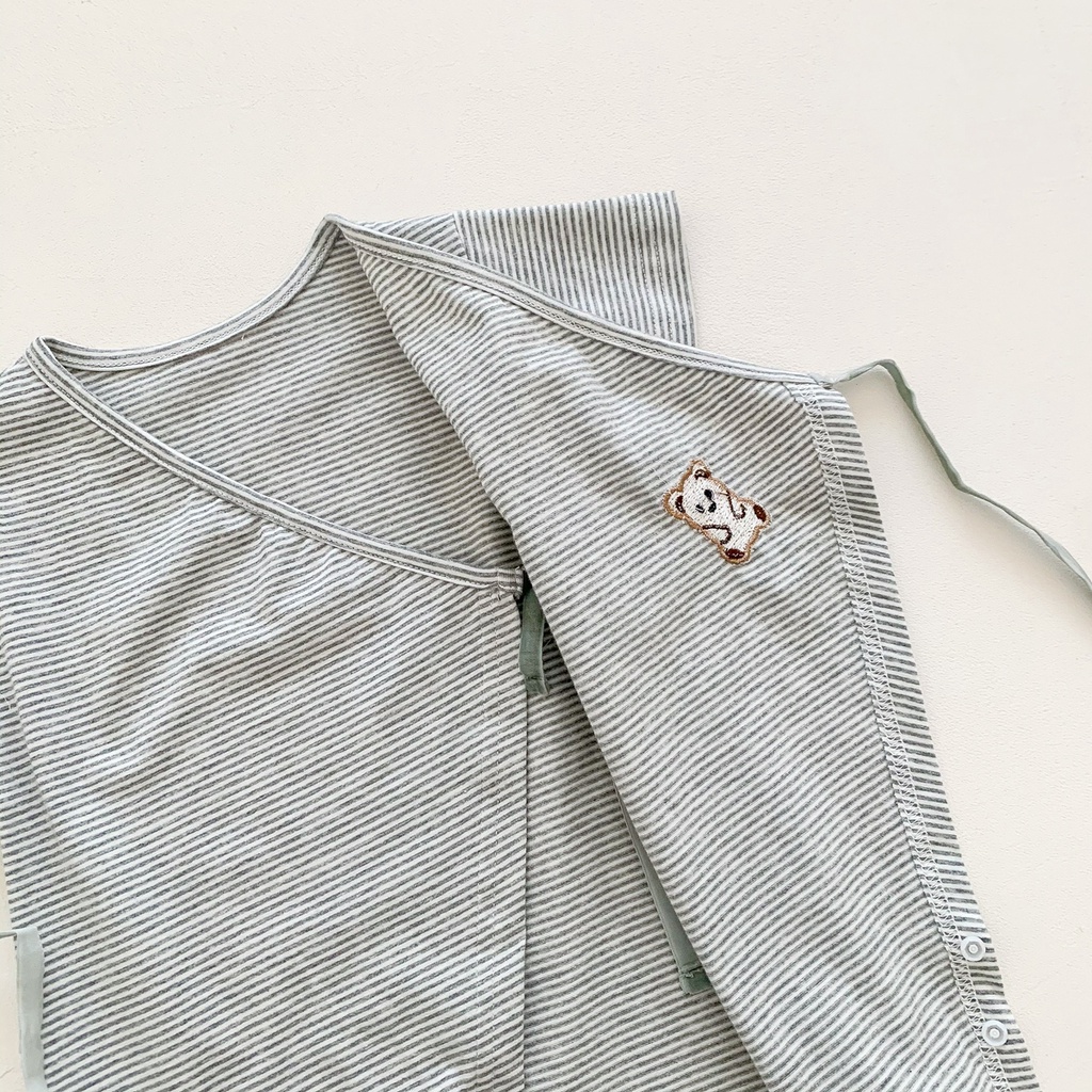 Bộ Áo Liền Quần Kẻ Sọc In Hoạt Hình Dễ Thương Cho Trẻ Sơ Sinh