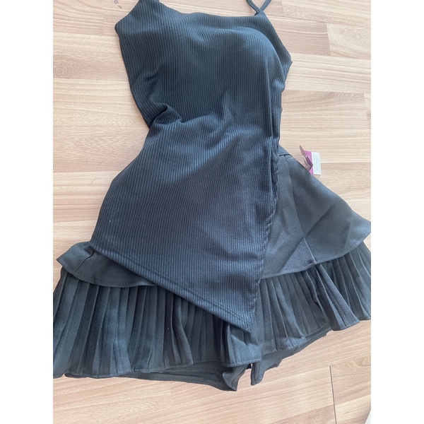 Set áo 2 dây vạt chéo xẻ tà và chân váy xếp ly tầng có túi siêu xịn