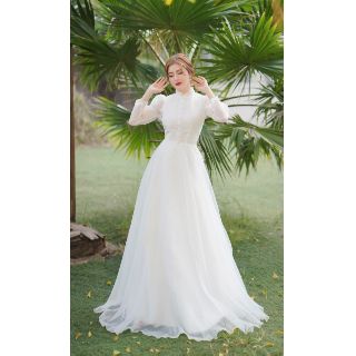 Váy maxi trắng tay dài  đi bàn cô dâu