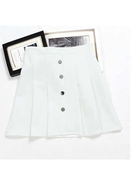 Chân váy xếp ly phối nút