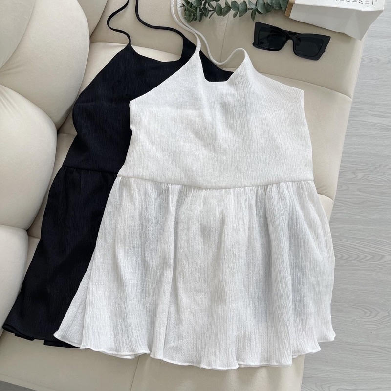 Áo cổ yếm xoè nhẹ