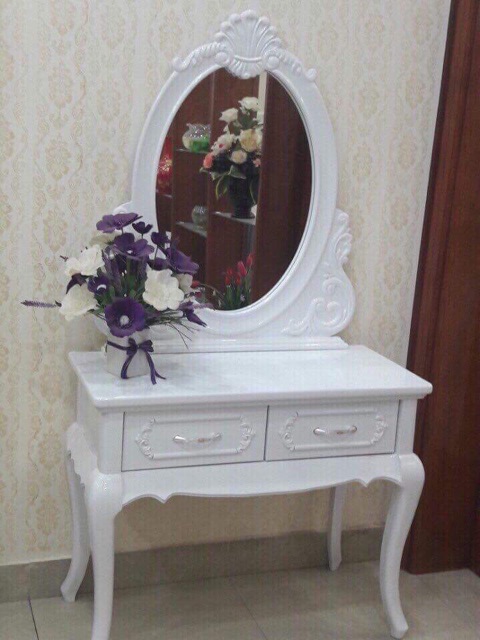 Bàn phấn trắng tân cổ