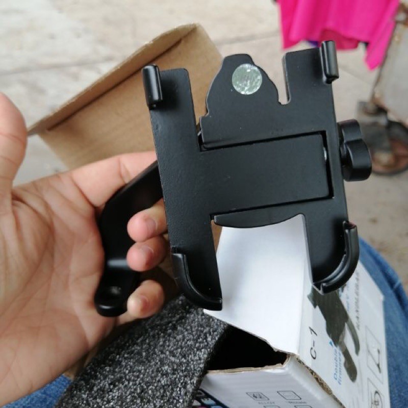 Giá Đỡ - Kẹp Điện Thoại Gắn Xe Máy C2 Chống Rung, Chống Cướp Cực Chắc Chắn | BigBuy360 - bigbuy360.vn