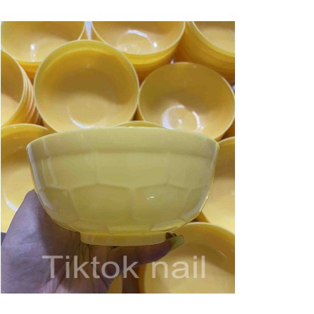 chén vàng tập vẽ