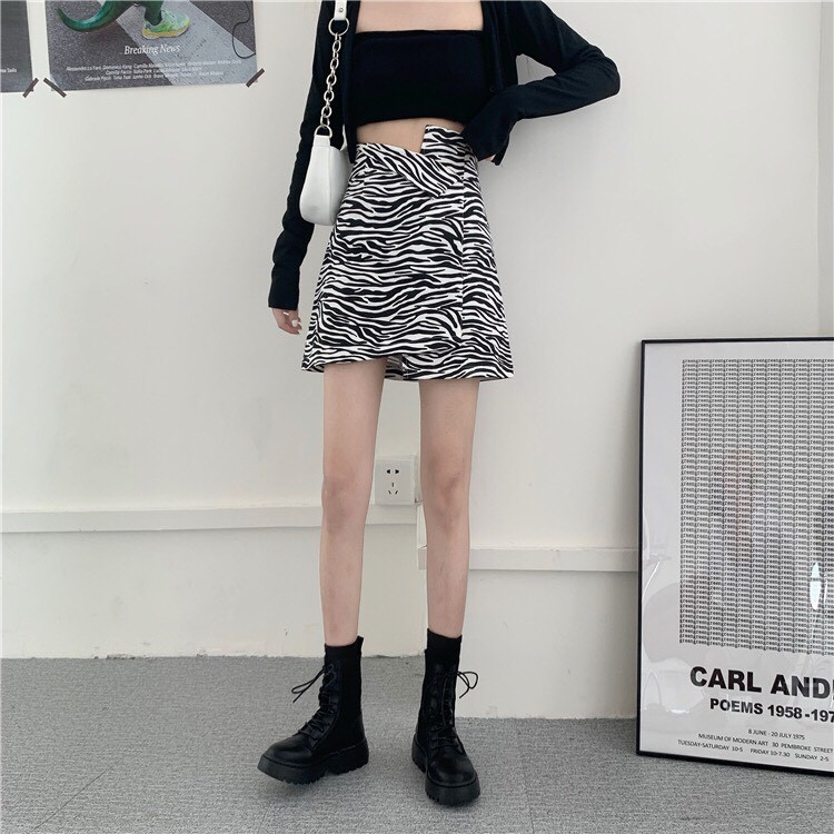 Chân váy chữ A lưng cao họa tiết ngựa vàng cá tính | BigBuy360 - bigbuy360.vn