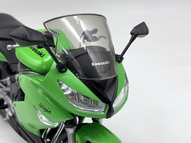 Xe Mô Hình Kawasaki Ninja 650 2009 1:10 Welly (Xanh)