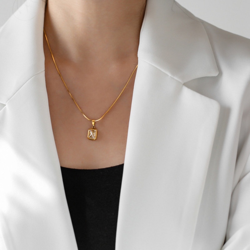 Dây Chuyền Mặt Đá Nhân Tạo Hình Vuông Nhiều Màu Titan Ko Đen TT 4235