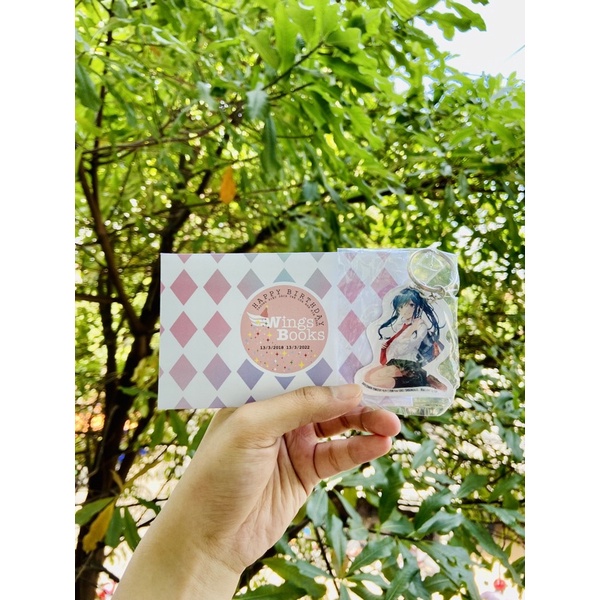 Móc khoá và 2 huy hiệu Nhân vật hạ cấp Tomozaki 2 kèm bản giới hạn