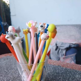 Set 20 bút bi nước.