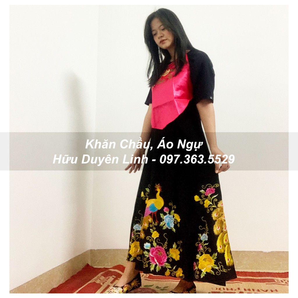 Quầy xéo hầu đồng kết hợp trang phục khăn chầu áo ngự