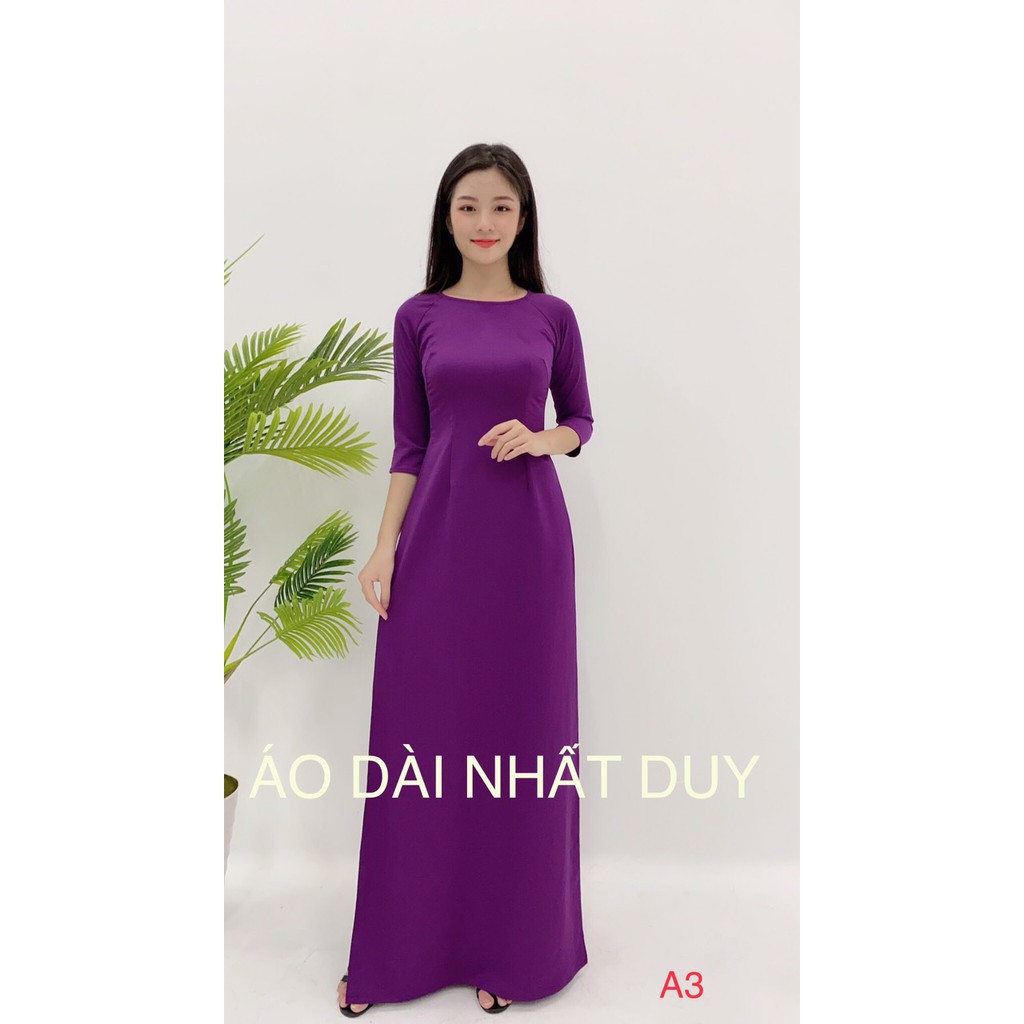 Áo dài trơn màu tím huế mang đến cho người mặc vẻ đẹp thanh lịch và dịu dàng. Là một trong những màu sắc truyền thống của Việt Nam, áo dài màu tím huế sẽ giúp cho bạn trông thật đẹp và ấm áp.