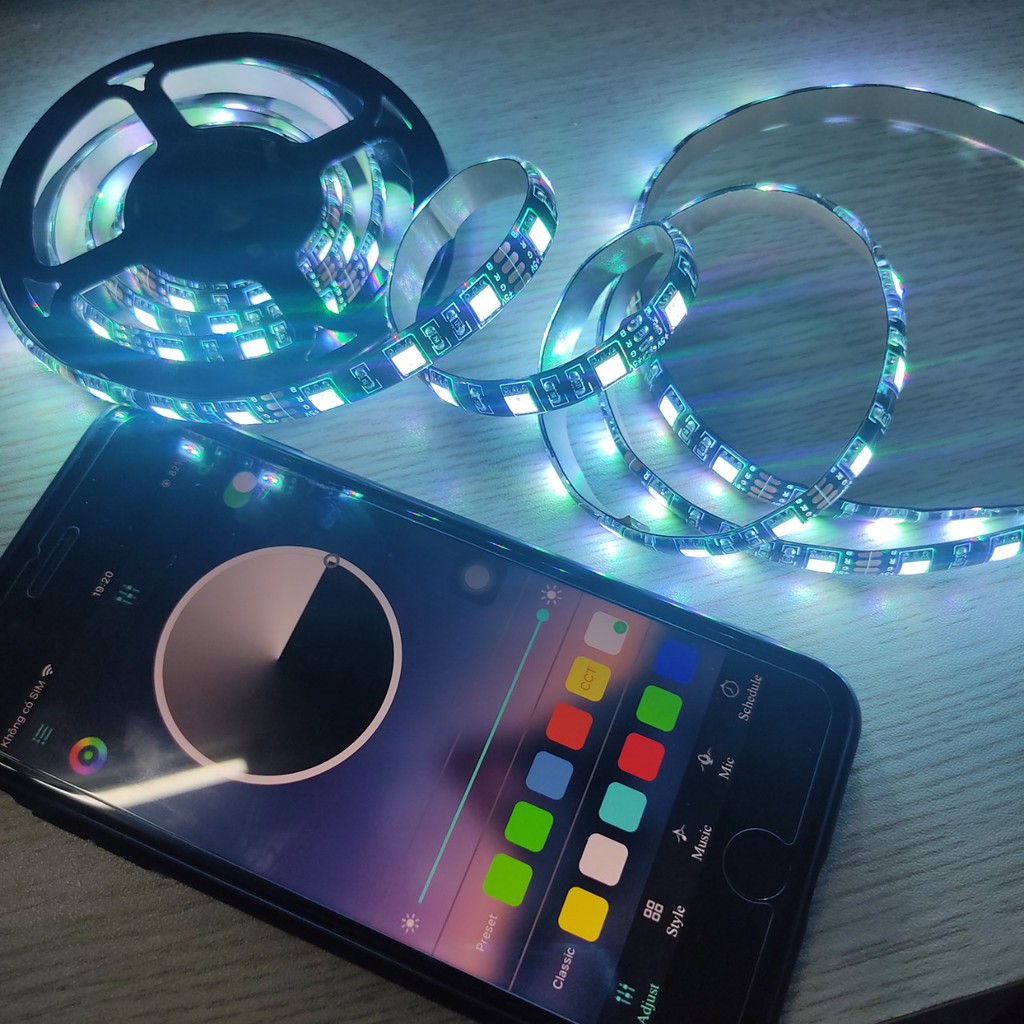 Bộ sản phẩm Led Strip 5v Led RGB chuyên dùng trang trí bàn game, dán màn hình, chỉnh màu qua App điện thoại.