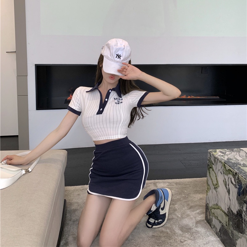 Áo ngắn tay kẻ sọc / Chân váy ngắn lưng cao / Set thời trang cho nữ