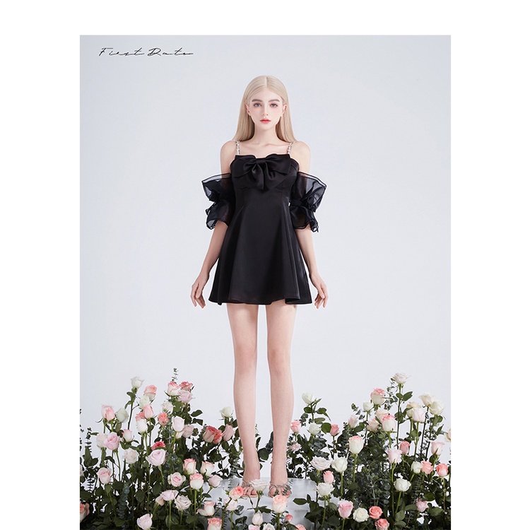 Đầm 2s đen rớt vai đính đá tay phồng nơ ngực