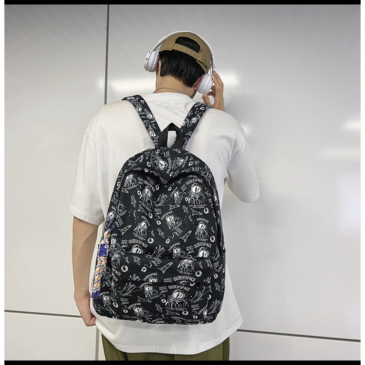 Balo học sinh unisex in họa tiết graffiti phi hành gia BL8