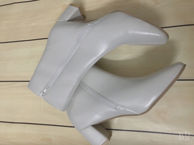 [ SẴN HÀNG ] MÃ K1 _ Boots da trơn đế 6 cm trắng kem và đen. | BigBuy360 - bigbuy360.vn