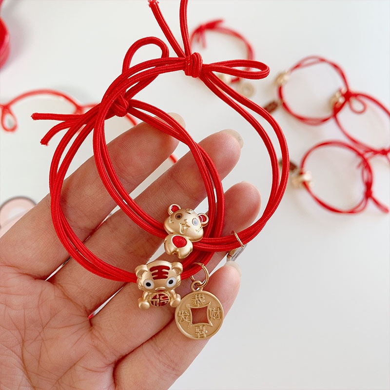 Dây buộc tóc cao su màu đỏ phối mặt hợp kim thời trang