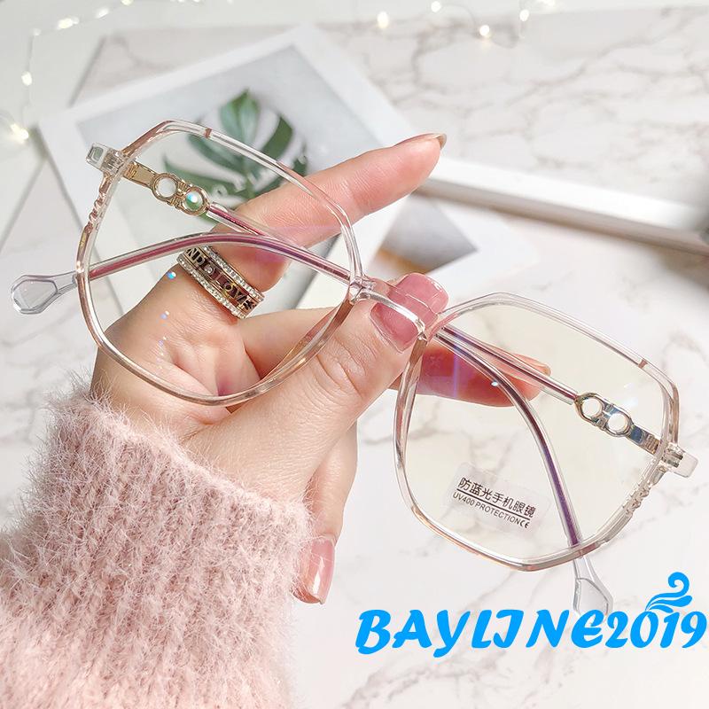Kính trong suốt thời trang phụ nữ