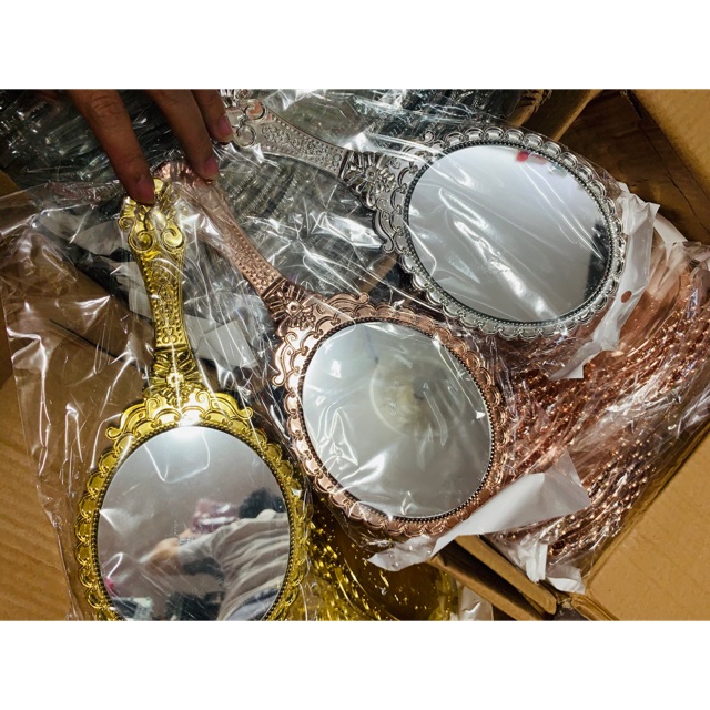 Gương soi hoàng cung