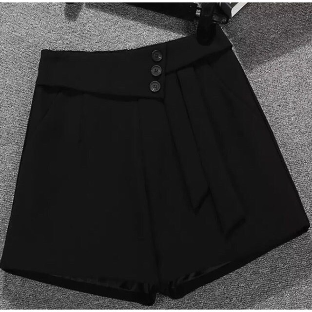Quần short đùi nữ lưng cao dáng ngắn - 3 khuy - Vạt lệch - Chất vải tuyết mưa mềm mại - 2 màu Đen - Trắng