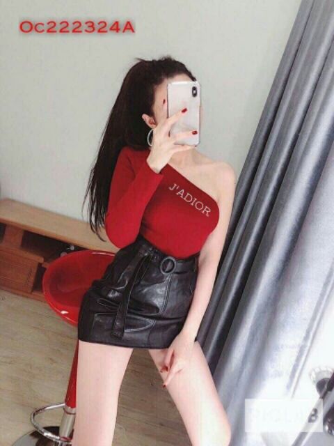 [Mã FAMAYWA giảm 10K đơn 50K] Áo lệch vai một cánh tay in chữ | BigBuy360 - bigbuy360.vn