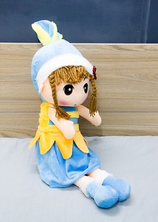 Búp bê chân dài đội nón nhồi bông
