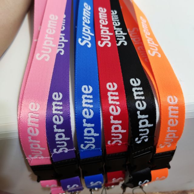 Dây đeo thẻ Supreme 2021